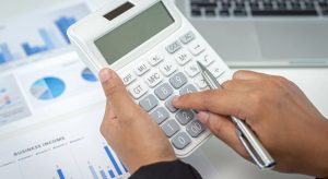 How to Calculate Hourly Rate From Annual Salary in the UK