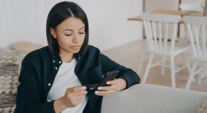 How Do Online Financial Services on Make1m.com Provide Convenience