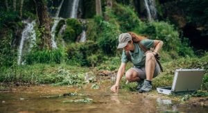 How Does a Marine Biologist’s Salary Compare with Related Careers in Marine Science