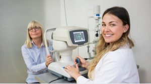 How Do UK Optometrist Salaries Compare Internationally