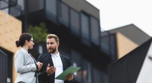 What Is the Average Salary for Real Estate Agent in the UK