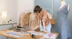 How Much Does a Fashion Designer Earn Based on Experience