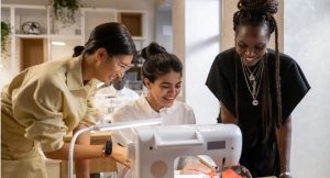 What Factors Affect a Fashion Designer’s Salary in the UK