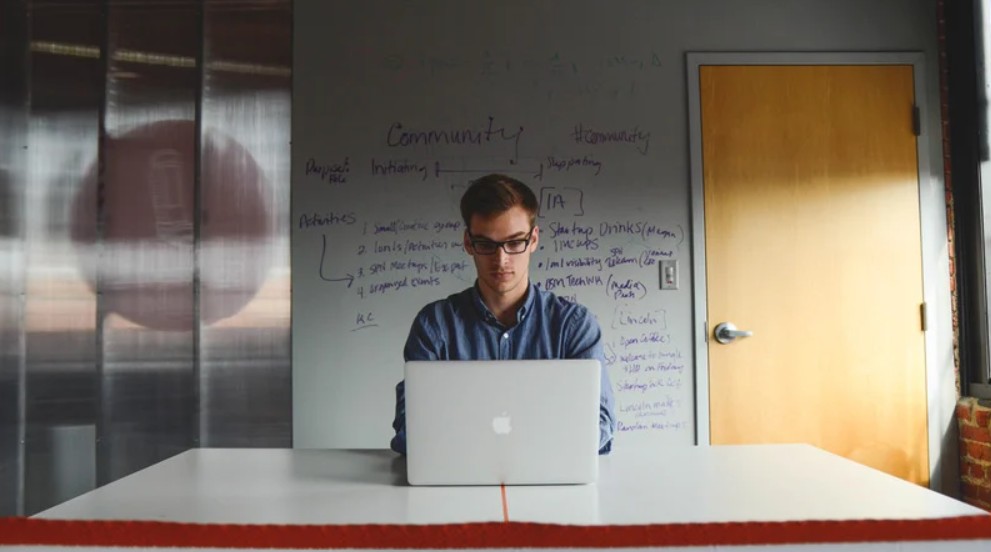 things to know before launching casino startup