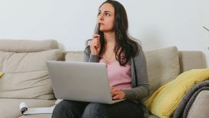 Hiring A Copywriter Vs Using AI For A Startup