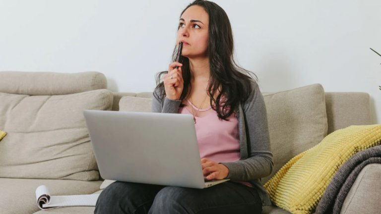 Hiring A Copywriter Vs Using AI For A Startup